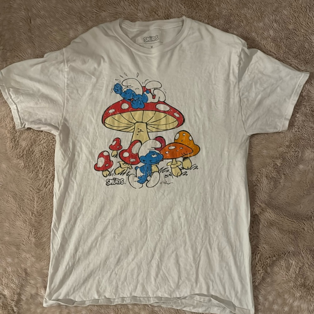 Medium Smurfs shirt